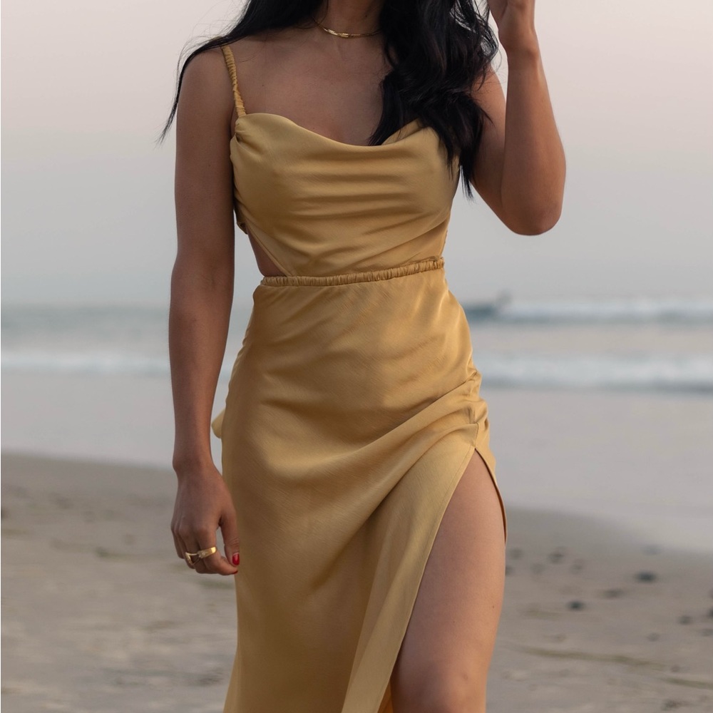 Midi dress in yellow - Picture 1 of 9